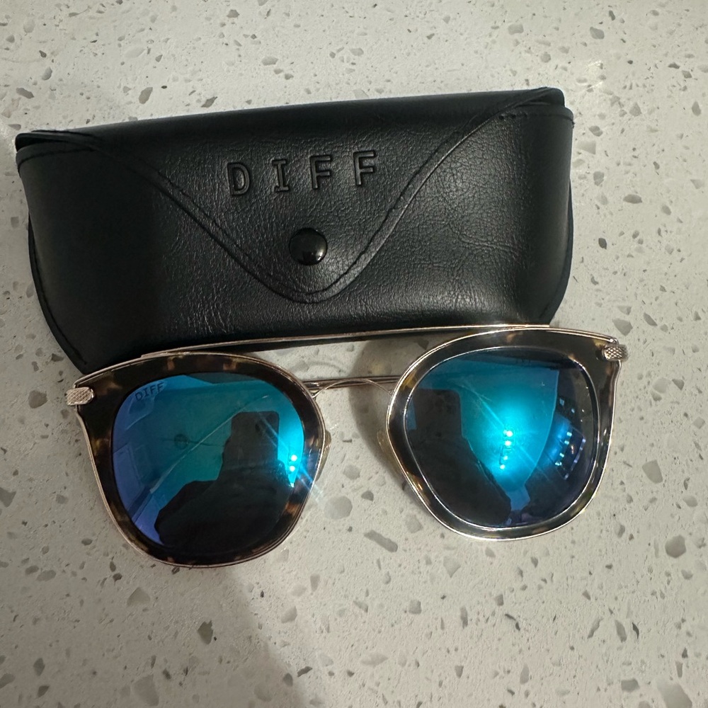 DIFF Blue Lens Sunglasses with Case